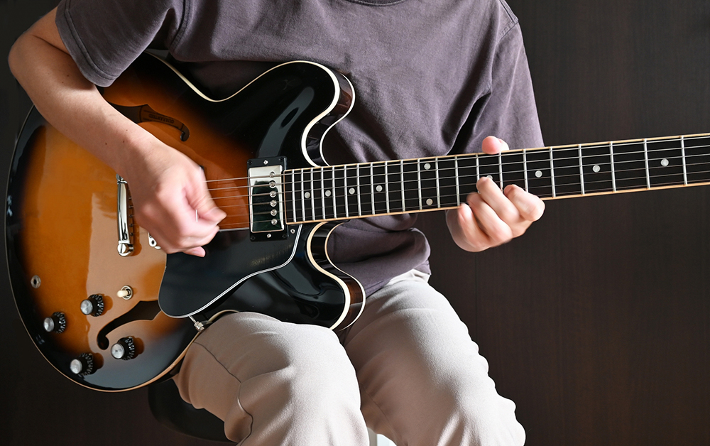 セミアコギター